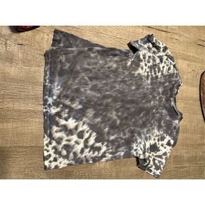 Women’s tie-dye Lululemon shirt size 6